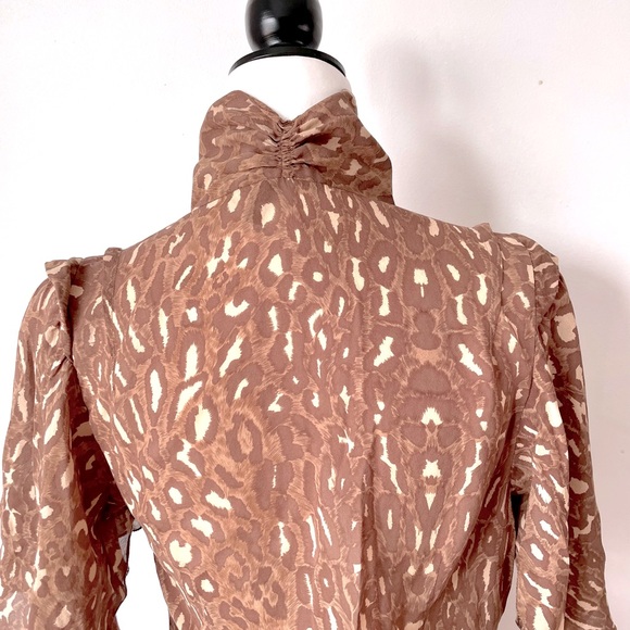 BCBG 92% silk blouse - Picture 3 of 6